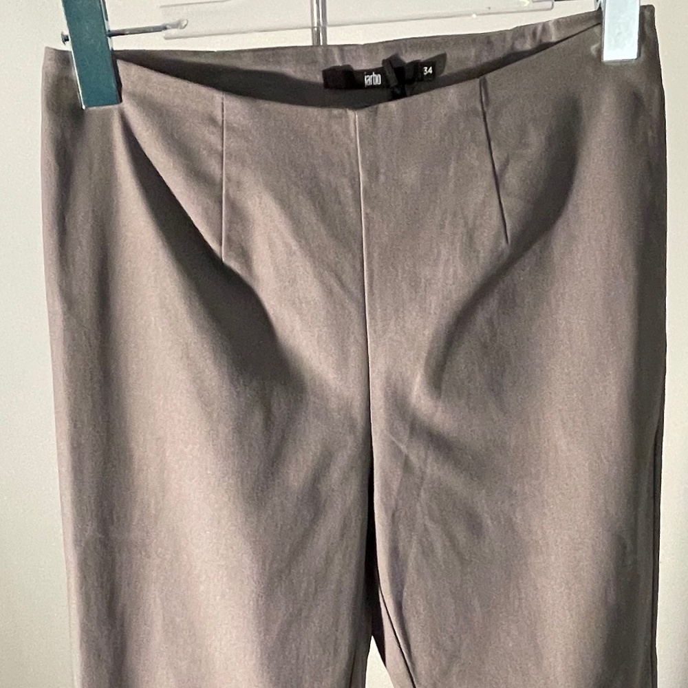 NWT Jarbo Gray slim crop pant w/back slits